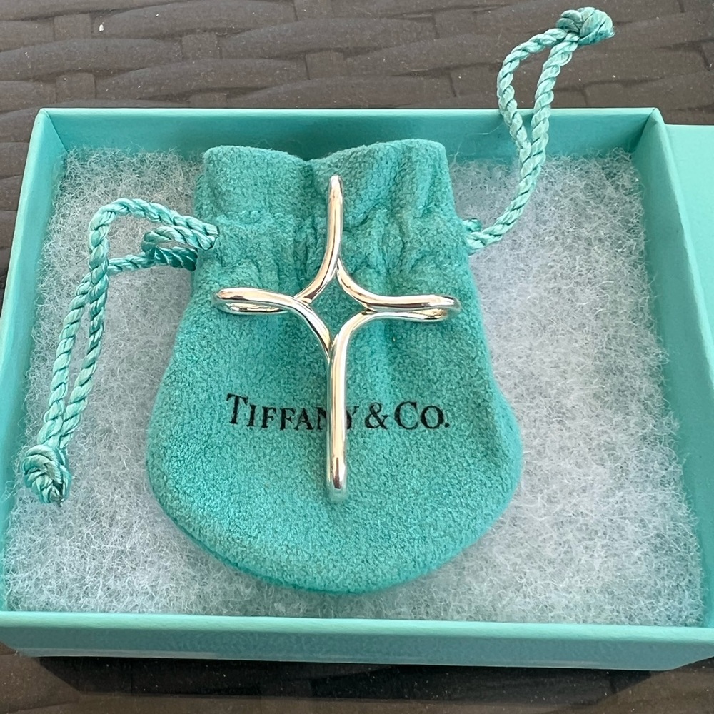 Tiffany & Co. Elsa Peretti sterling silver 1.5”x 2” cross T & Co 925.